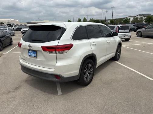 Blizzard Pearl 2018 Toyota Highlander LE
