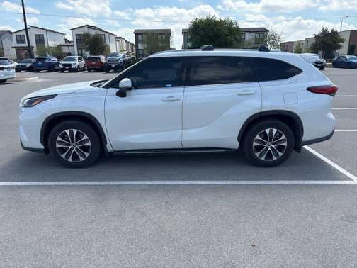 Blizzard Pearl 2021 Toyota Highlander XLE