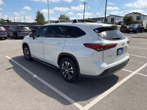 Blizzard Pearl 2021 Toyota Highlander XLE