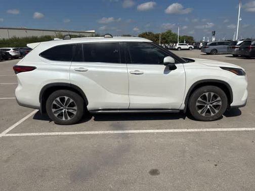 Blizzard Pearl 2021 Toyota Highlander XLE
