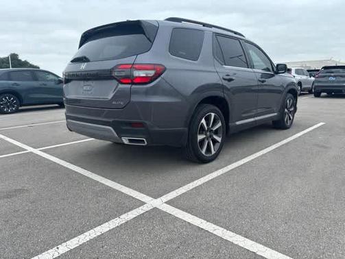 Modern Steel Metallic 2024 Honda Pilot Elite