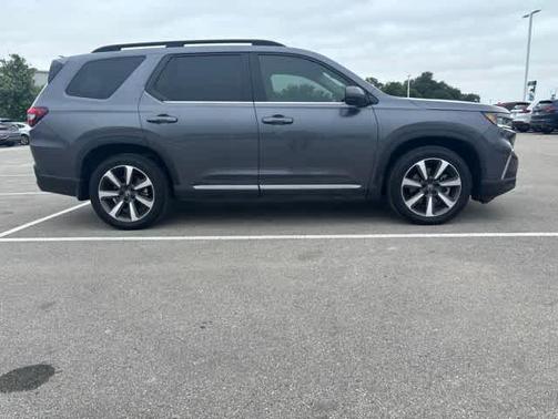 Modern Steel Metallic 2024 Honda Pilot Elite