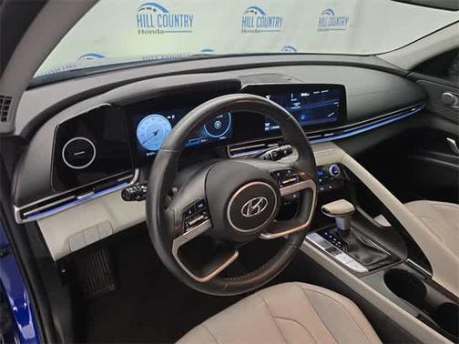 2022 Hyundai ELANTRA Limited