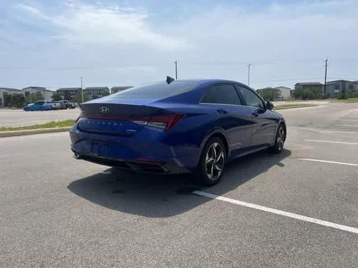2022 Hyundai ELANTRA Limited