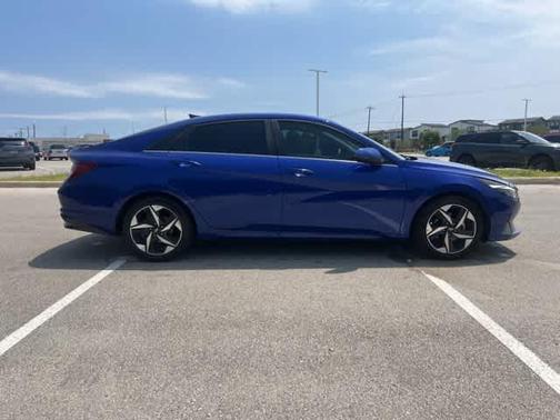 2022 Hyundai ELANTRA Limited
