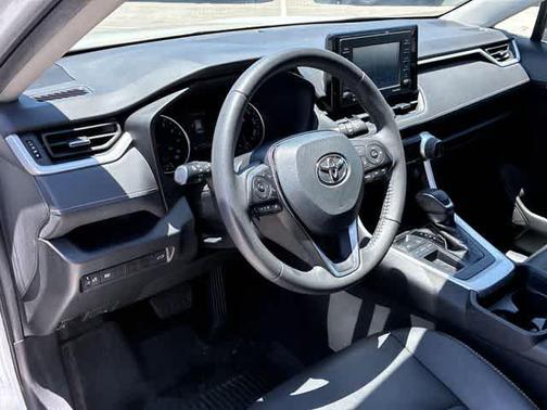 Blizzard Pearl 2021 Toyota RAV4 XLE Premium