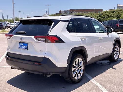 Blizzard Pearl 2021 Toyota RAV4 XLE Premium
