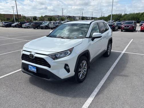 Blizzard Pearl 2021 Toyota RAV4 XLE Premium