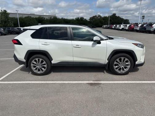 Blizzard Pearl 2021 Toyota RAV4 XLE Premium
