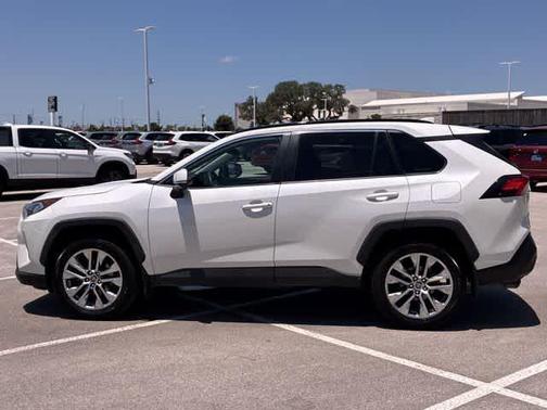 Blizzard Pearl 2021 Toyota RAV4 XLE Premium