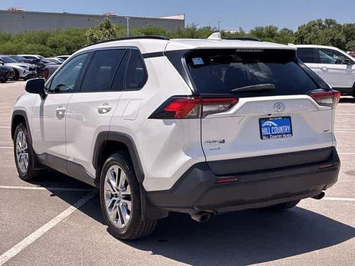 Blizzard Pearl 2021 Toyota RAV4 XLE Premium