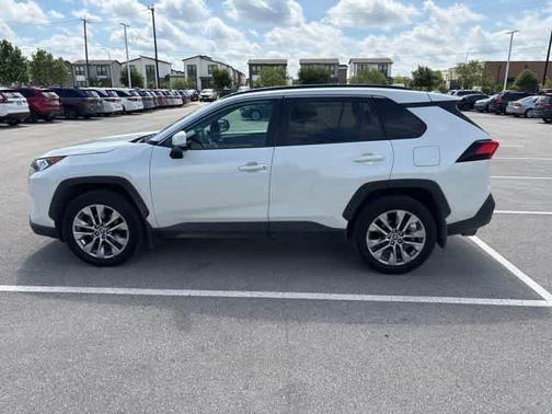 Blizzard Pearl 2021 Toyota RAV4 XLE Premium