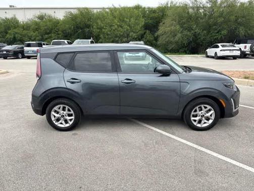 Gravity Gray 2024 Kia Soul LX