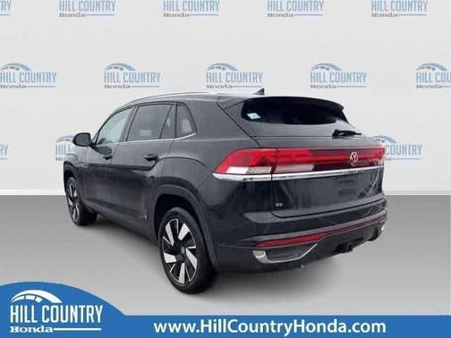 Deep Black Pearl Effect 2024 Volkswagen Atlas Cross Sport 2.0T SE w/Technology