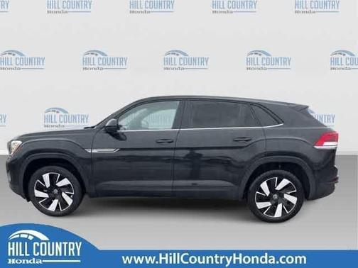 Deep Black Pearl Effect 2024 Volkswagen Atlas Cross Sport 2.0T SE w/Technology
