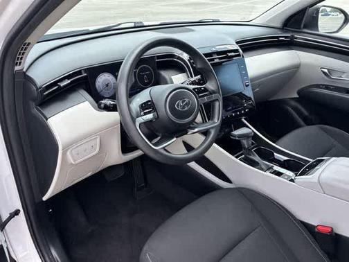 White Pearl 2024 Hyundai TUCSON SEL