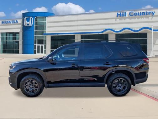 Crystal Black Pearl 2026 Honda Pilot TrailSport