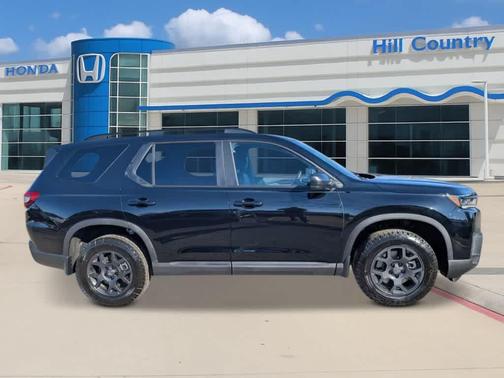 Crystal Black Pearl 2026 Honda Pilot TrailSport