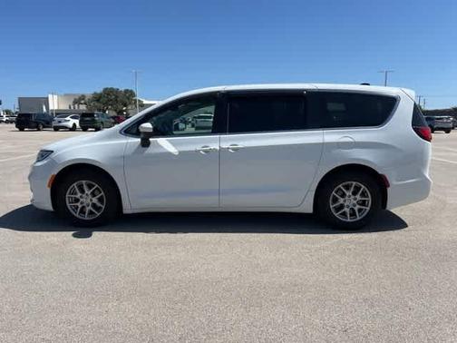 2023 Chrysler Pacifica Touring-L