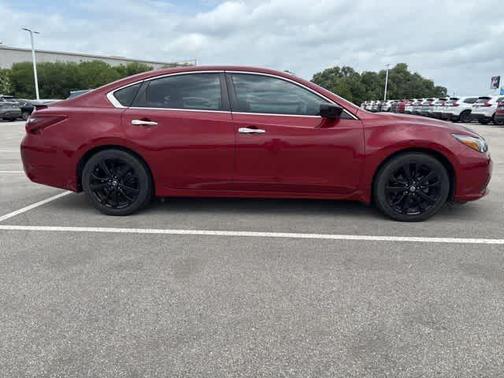 Scarlet Ember 2017 Nissan Altima 2.5 SR