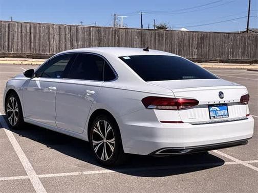 2022 Volkswagen Passat 2.0T SE