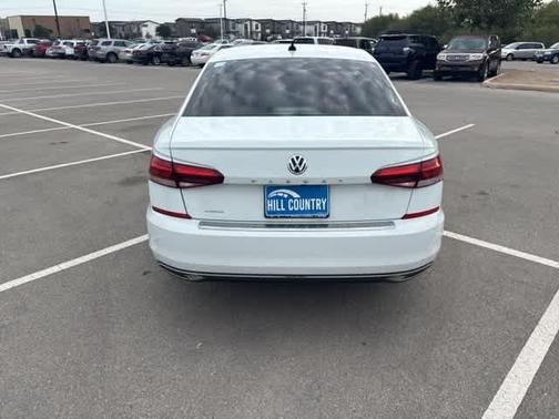 2022 Volkswagen Passat 2.0T SE