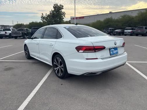 2022 Volkswagen Passat 2.0T SE