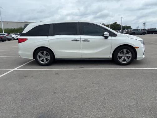White 2018 Honda Odyssey EX
