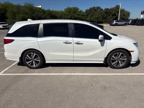 Platinum White Pearl 2022 Honda Odyssey Touring