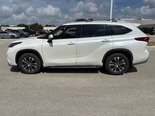 Blizzard Pearl 2021 Toyota Highlander XLE