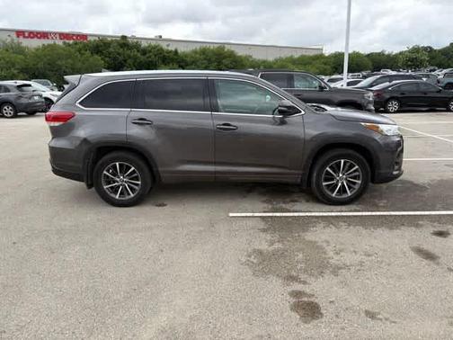 Predawn Gray Mica 2018 Toyota Highlander XLE