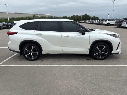 Blizzard Pearl 2021 Toyota Highlander XSE