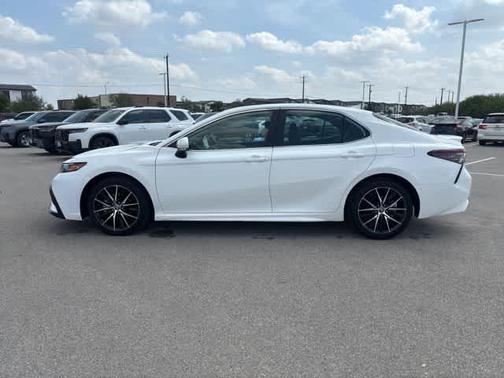 Ice 2023 Toyota Camry SE