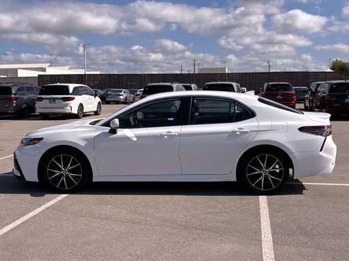 Ice 2023 Toyota Camry SE