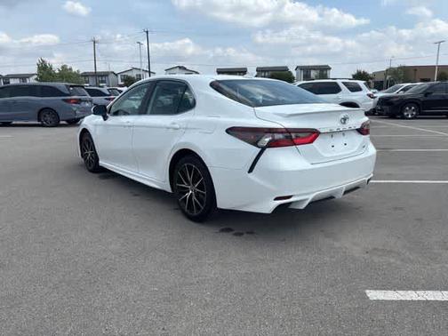 Ice 2023 Toyota Camry SE