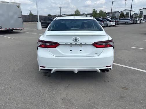 Ice 2023 Toyota Camry SE