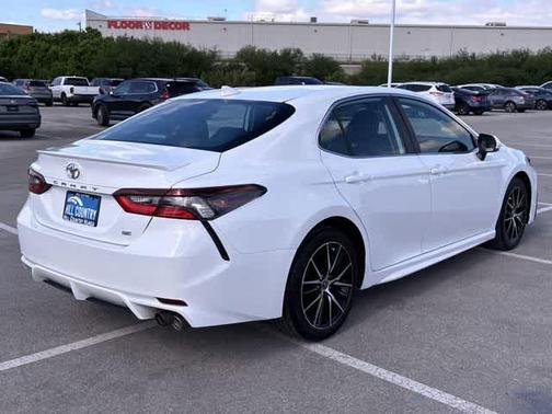 Ice 2023 Toyota Camry SE