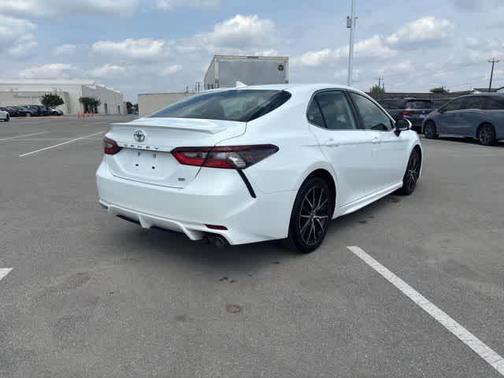 Ice 2023 Toyota Camry SE