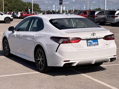 Ice 2023 Toyota Camry SE