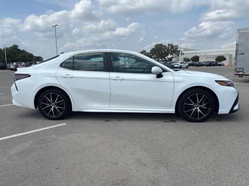 Ice 2023 Toyota Camry SE