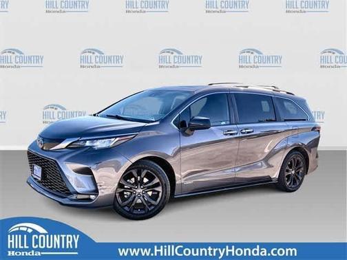 2021 Toyota Sienna XSE 7 Passenger