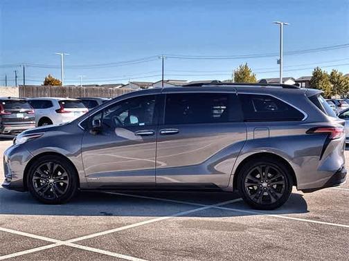 2021 Toyota Sienna XSE 7 Passenger