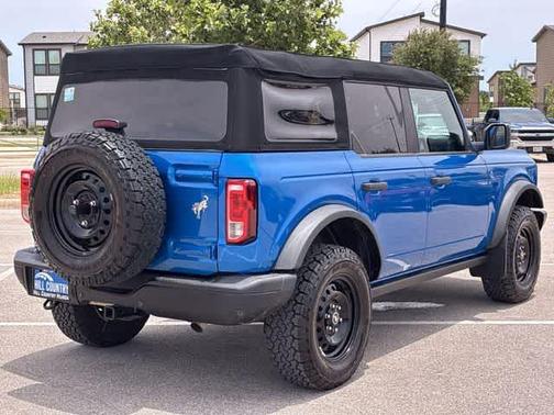 Velocity Blue Metallic 2023 Ford Bronco Black Diamond