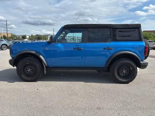 Velocity Blue Metallic 2023 Ford Bronco Black Diamond