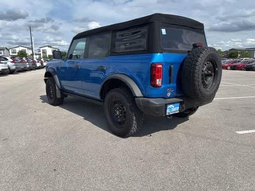 Velocity Blue Metallic 2023 Ford Bronco Black Diamond