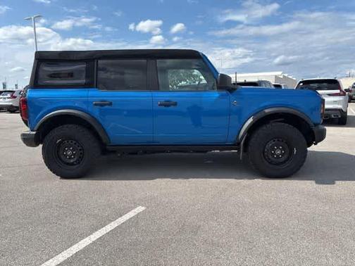 Velocity Blue Metallic 2023 Ford Bronco Black Diamond