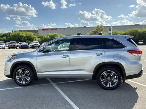 Celestial Silver Metallic 2019 Toyota Highlander Limited Platinum