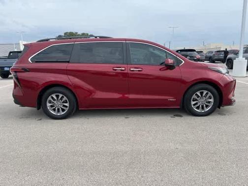 2021 Toyota Sienna XLE