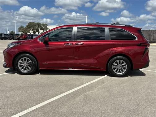 2021 Toyota Sienna XLE