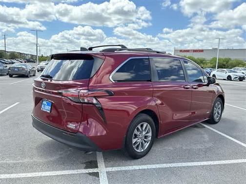 2021 Toyota Sienna XLE
